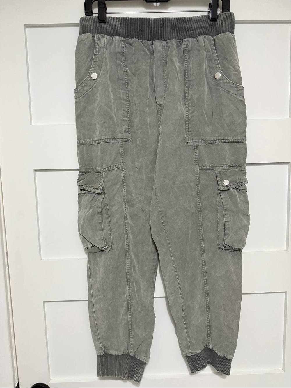 By Anthropologie Women's Gray Cargo Jogger Pants Size Medium 8582 - Picture 2 of 12